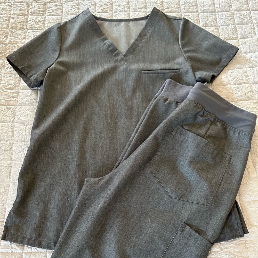 Mandala women’s scrub set, size XS tall, dark gray
